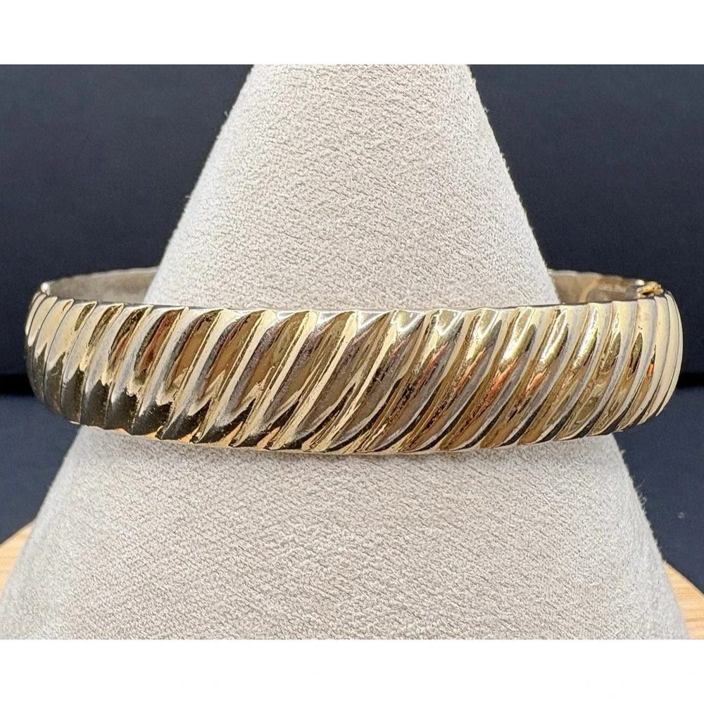 Vintage Monet Shiny Twisted Gold Tone Hinged Bangle Bracelet‎ 6.75